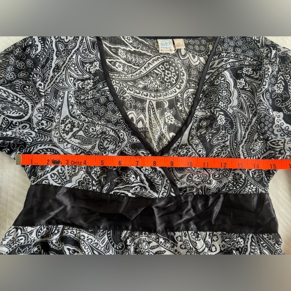 Women’s Vintage Y2K babydoll Whimsygoth black and white shear Top size medium - Picture 5 of 9